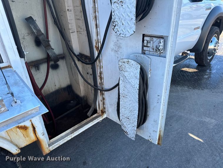 image for item DQ0628 2005 Ford  F550 utility / service truck