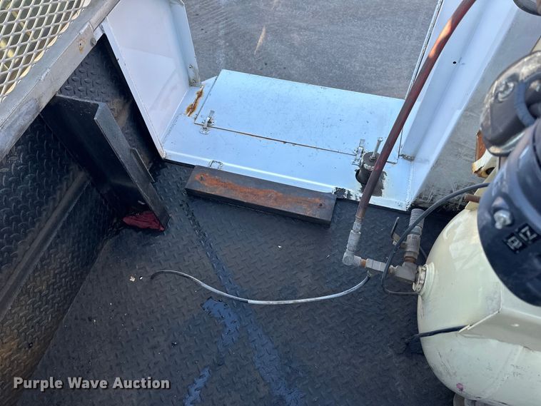 image for item DQ0628 2005 Ford  F550 utility / service truck