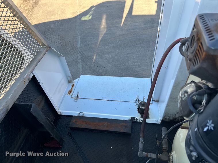 image for item DQ0628 2005 Ford  F550 utility / service truck