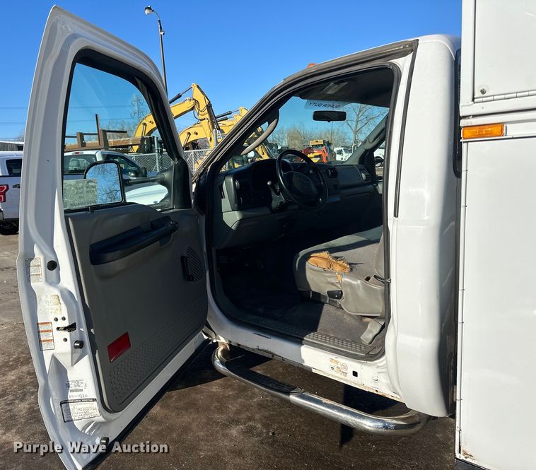image for item DQ0628 2005 Ford  F550 utility / service truck