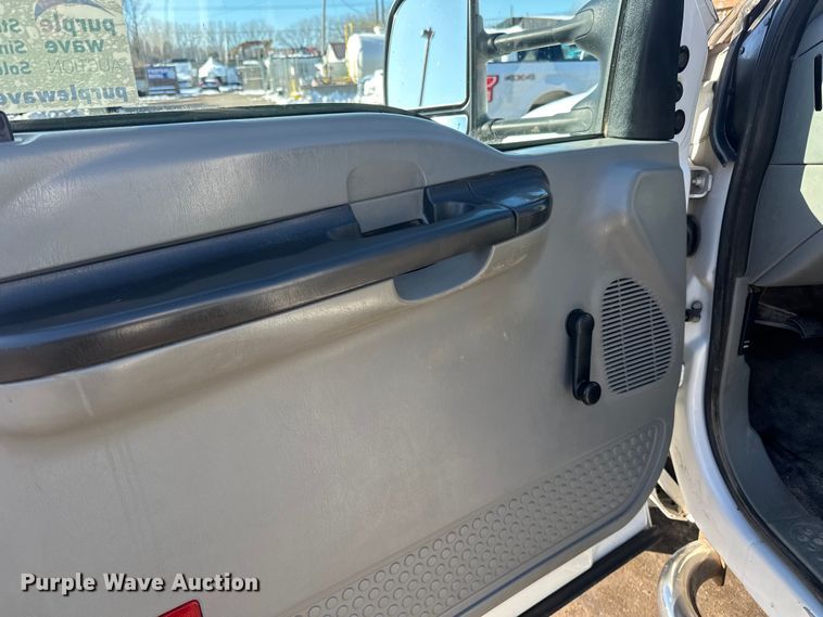 image for item DQ0628 2005 Ford  F550 utility / service truck