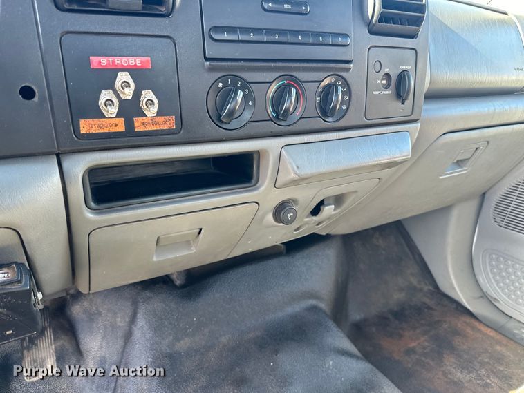 image for item DQ0628 2005 Ford  F550 utility / service truck