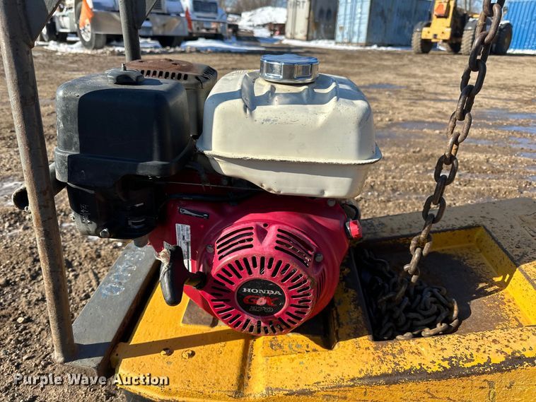 image for item DQ0629 Wacker BPU3345R plate compactor