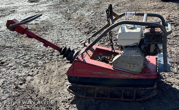 image for item DQ0632 Wacker BPU3345R plate compactor