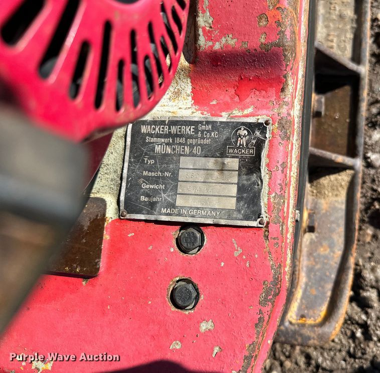 image for item DQ0632 Wacker BPU3345R plate compactor