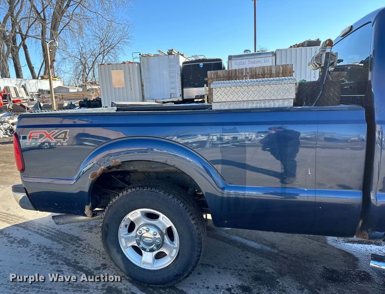 image for item DQ0637 2013 Ford  F250 SuperCab pickup truck