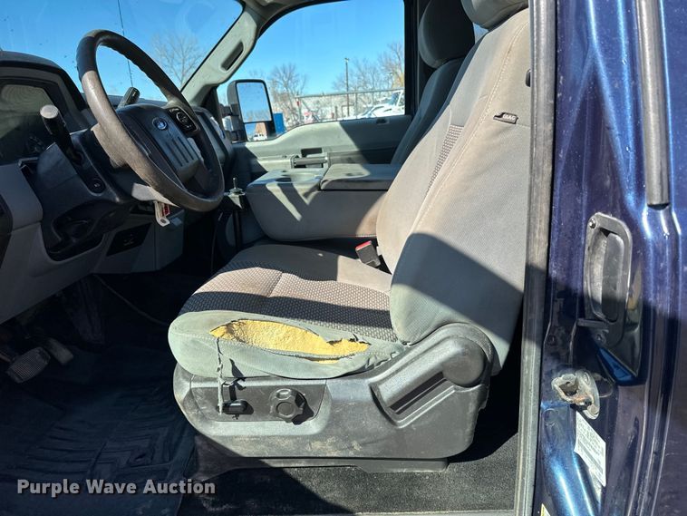 image for item DQ0637 2013 Ford  F250 SuperCab pickup truck