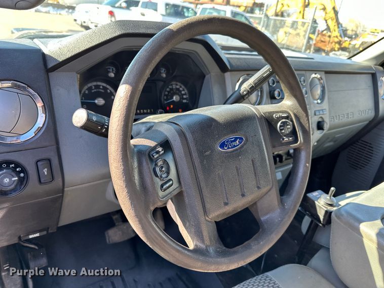 image for item DQ0637 2013 Ford  F250 SuperCab pickup truck