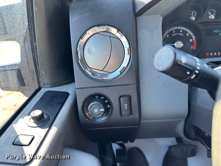 image for item DQ0637 2013 Ford  F250 SuperCab pickup truck