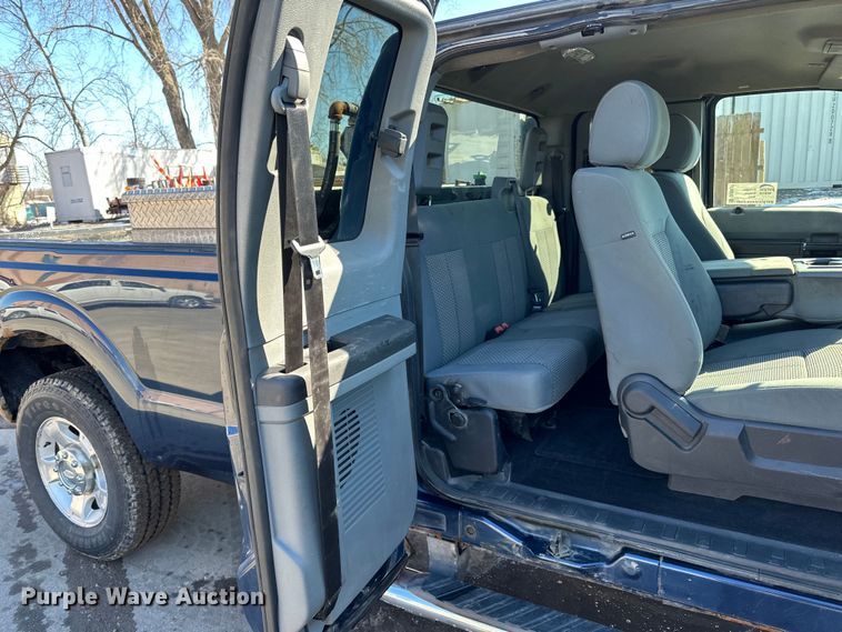 image for item DQ0637 2013 Ford  F250 SuperCab pickup truck