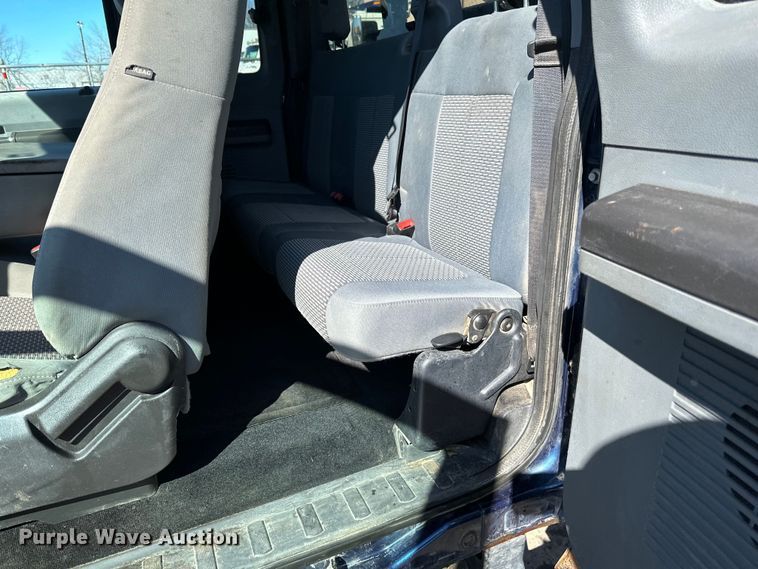 image for item DQ0637 2013 Ford  F250 SuperCab pickup truck