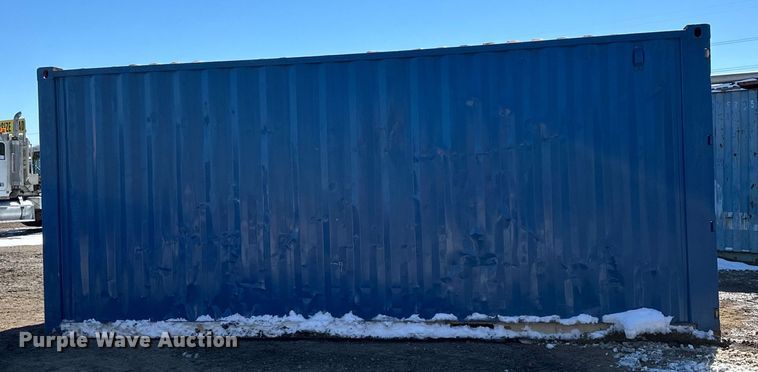 image for item DQ0642 Shipping container with fuel tank