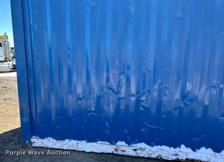 image for item DQ0642 Shipping container with fuel tank