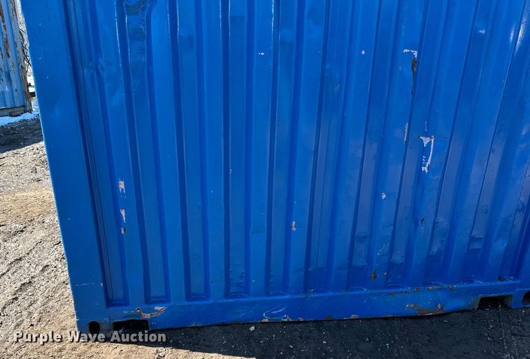 image for item DQ0642 Shipping container with fuel tank