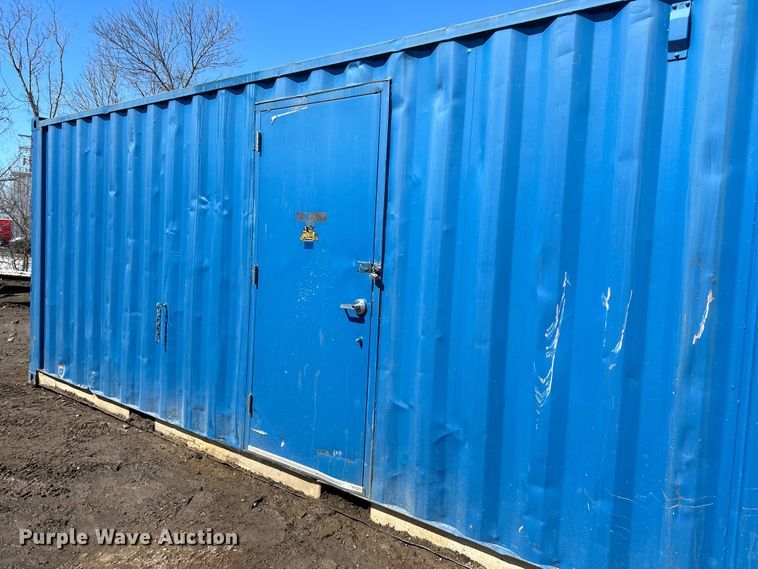 image for item DQ0642 Shipping container with fuel tank