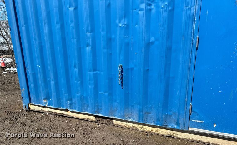 image for item DQ0642 Shipping container with fuel tank