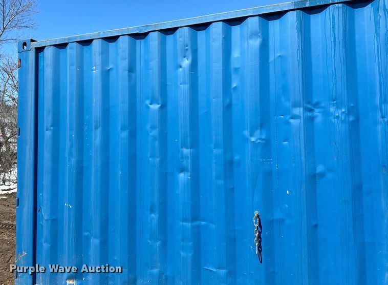image for item DQ0642 Shipping container with fuel tank