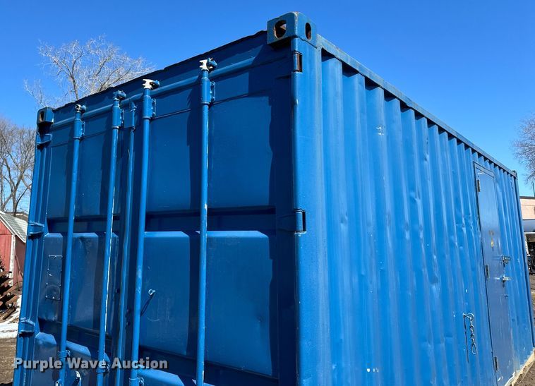 image for item DQ0642 Shipping container with fuel tank