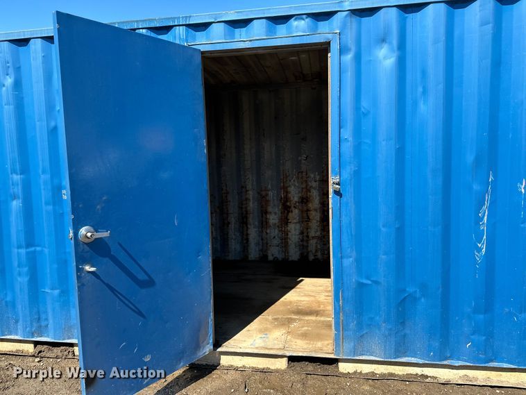 image for item DQ0642 Shipping container with fuel tank