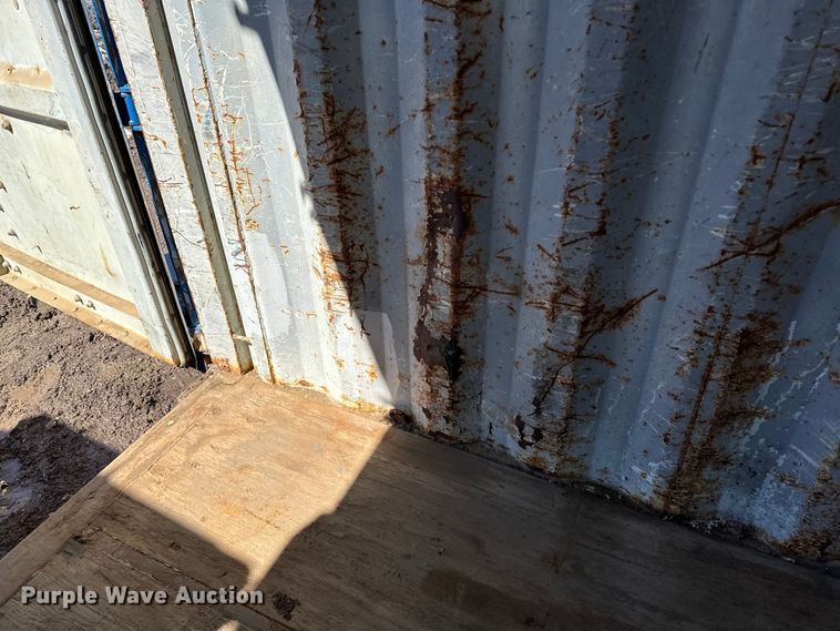 image for item DQ0642 Shipping container with fuel tank