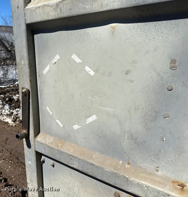 image for item DQ0642 Shipping container with fuel tank