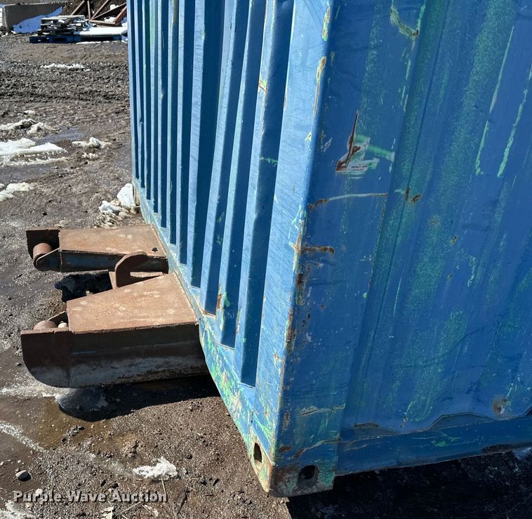 image for item DQ0643 Shipping container with fuel tank