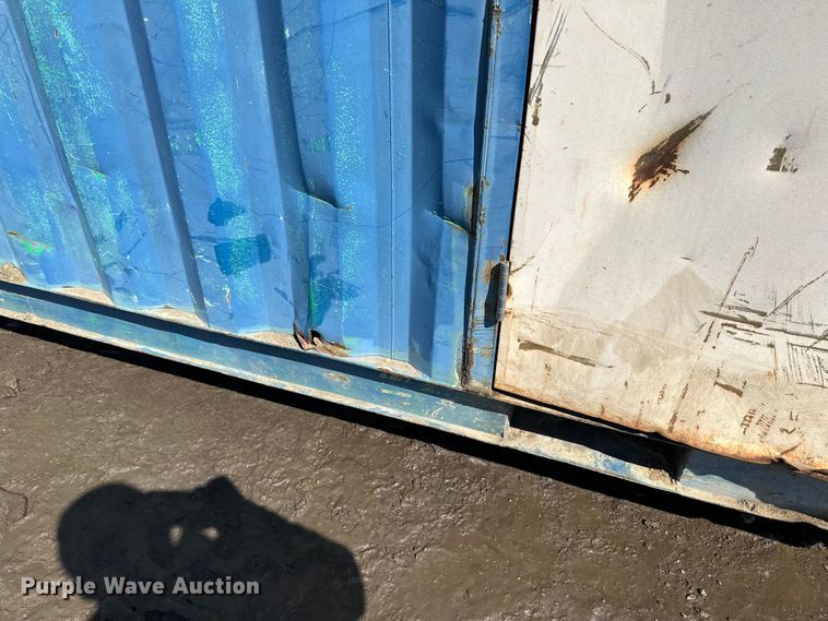 image for item DQ0643 Shipping container with fuel tank