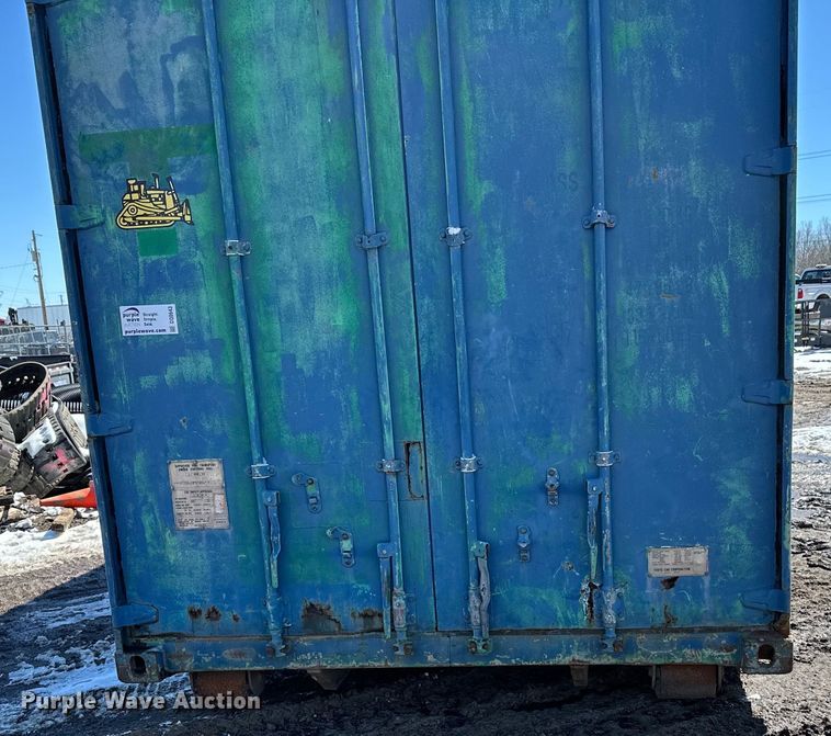 image for item DQ0643 Shipping container with fuel tank