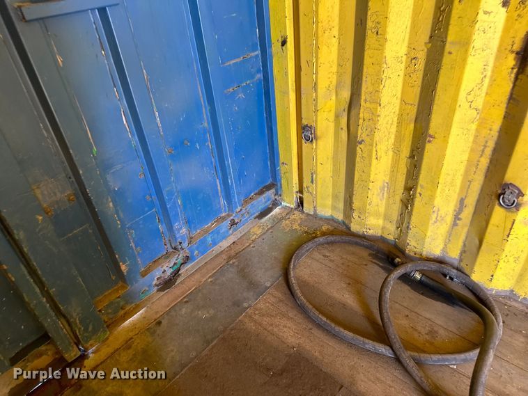 image for item DQ0643 Shipping container with fuel tank