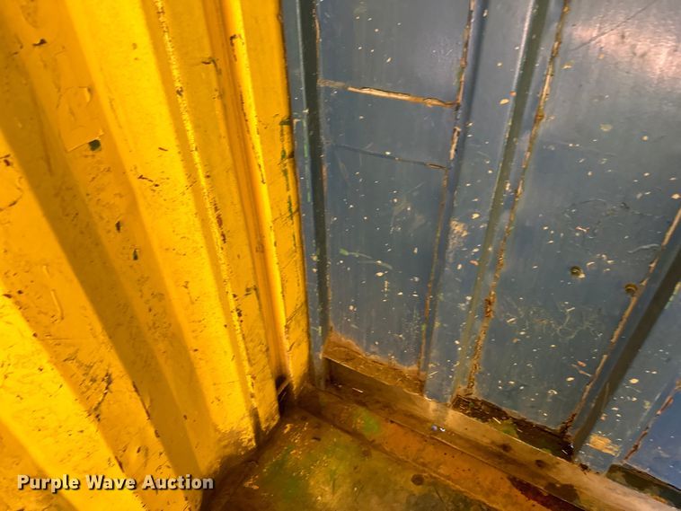 image for item DQ0643 Shipping container with fuel tank