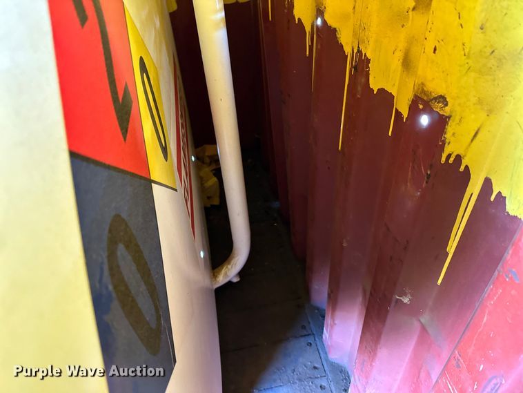 image for item DQ0643 Shipping container with fuel tank