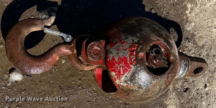 image for item DQ0652 D&H Johnson  crane ball and hook 