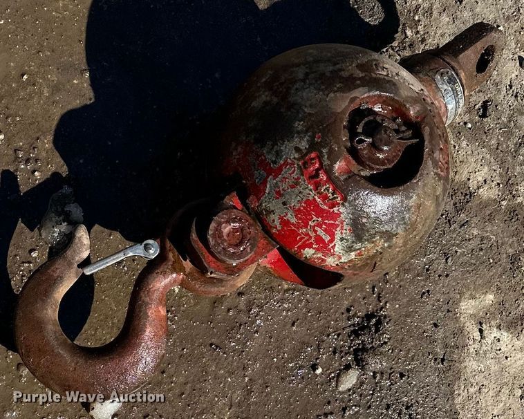 image for item DQ0652 D&H Johnson  crane ball and hook 