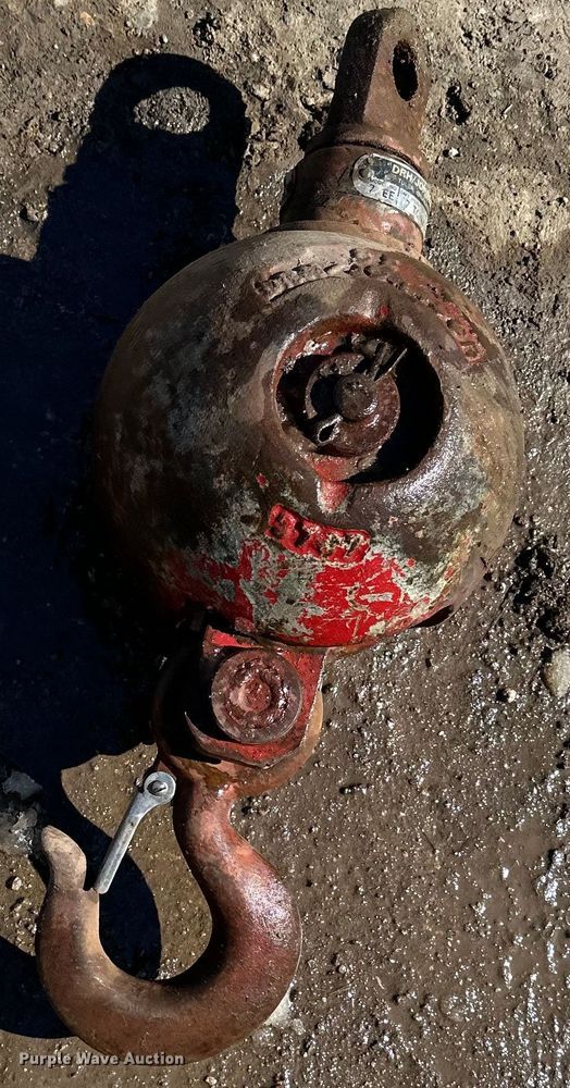 image for item DQ0652 D&H Johnson  crane ball and hook 