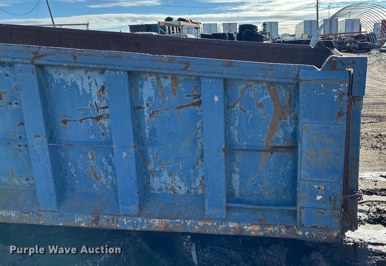 image for item DQ0697 Roll-off dumpster