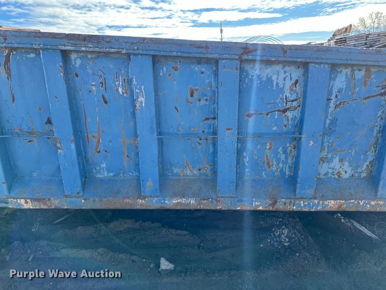 image for item DQ0697 Roll-off dumpster