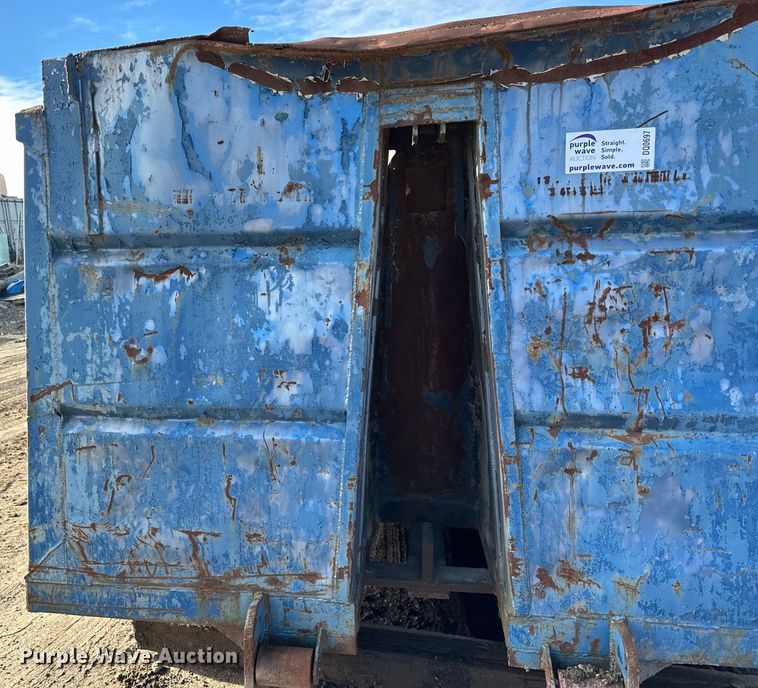 image for item DQ0697 Roll-off dumpster