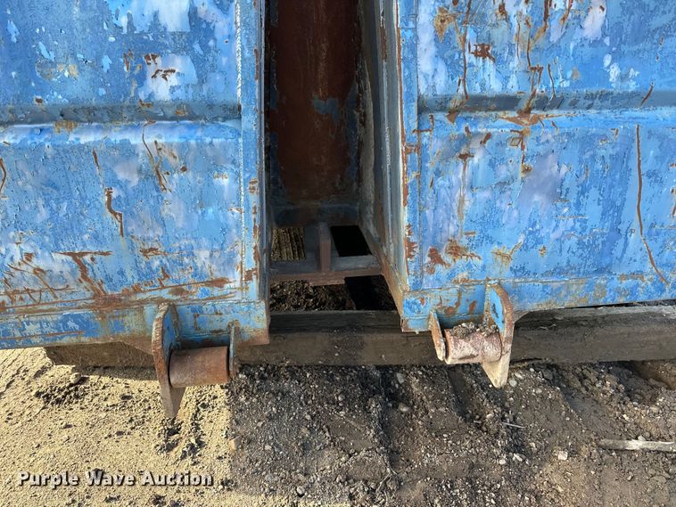 image for item DQ0697 Roll-off dumpster