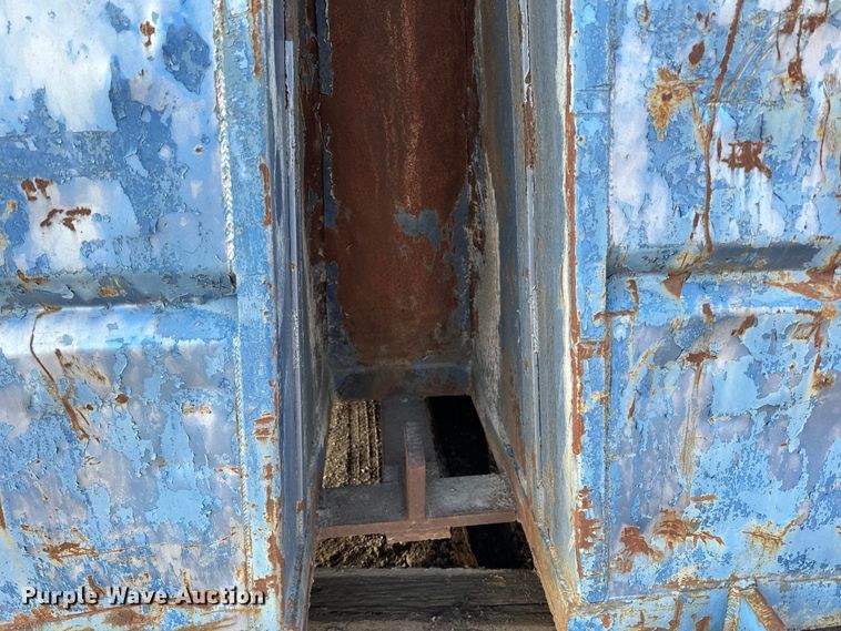 image for item DQ0697 Roll-off dumpster