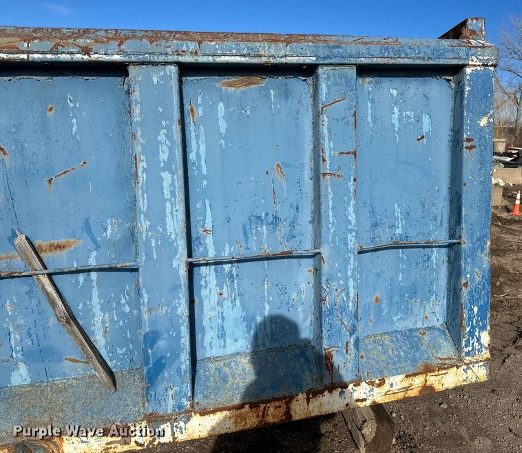image for item DQ0697 Roll-off dumpster
