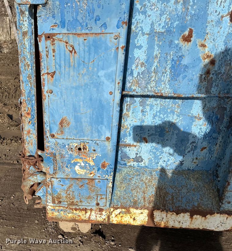 image for item DQ0697 Roll-off dumpster