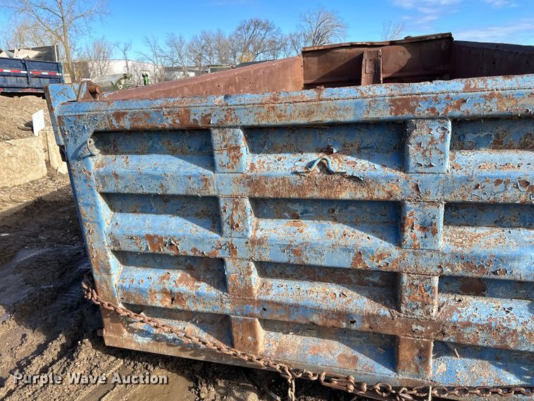 image for item DQ0697 Roll-off dumpster
