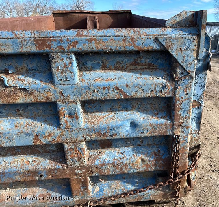 image for item DQ0697 Roll-off dumpster