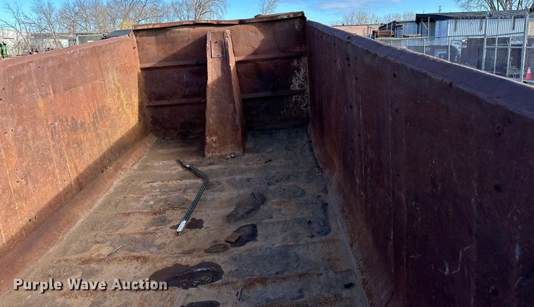 image for item DQ0697 Roll-off dumpster