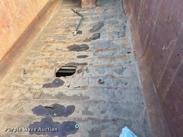 image for item DQ0697 Roll-off dumpster