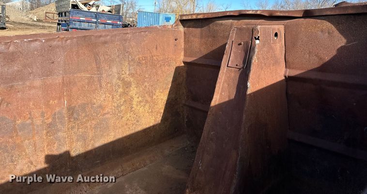 image for item DQ0697 Roll-off dumpster