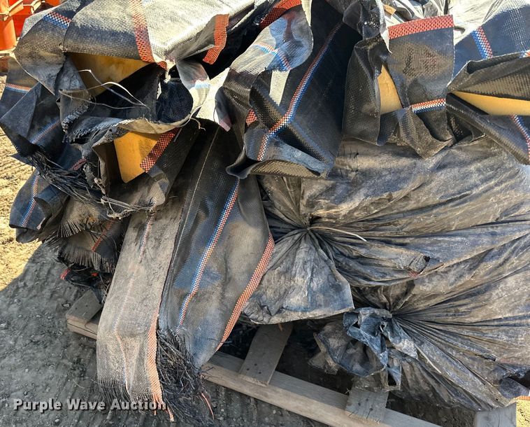 image for item DQ0710 Approx. 45 silt logs