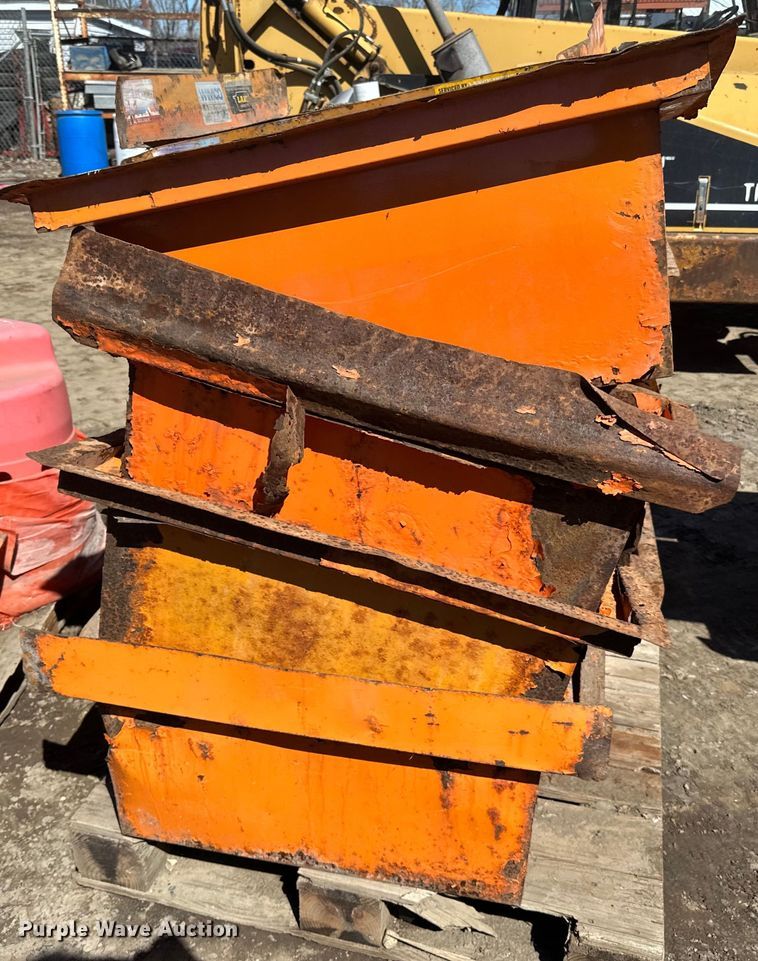 image for item DQ0729 Wimco  curb and gutter road drain 