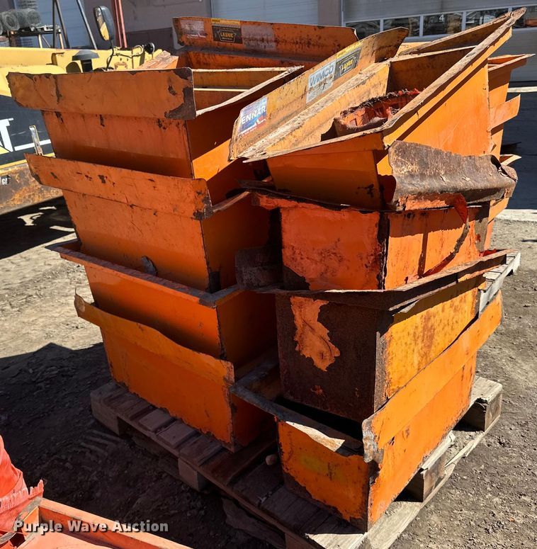 image for item DQ0729 Wimco  curb and gutter road drain 