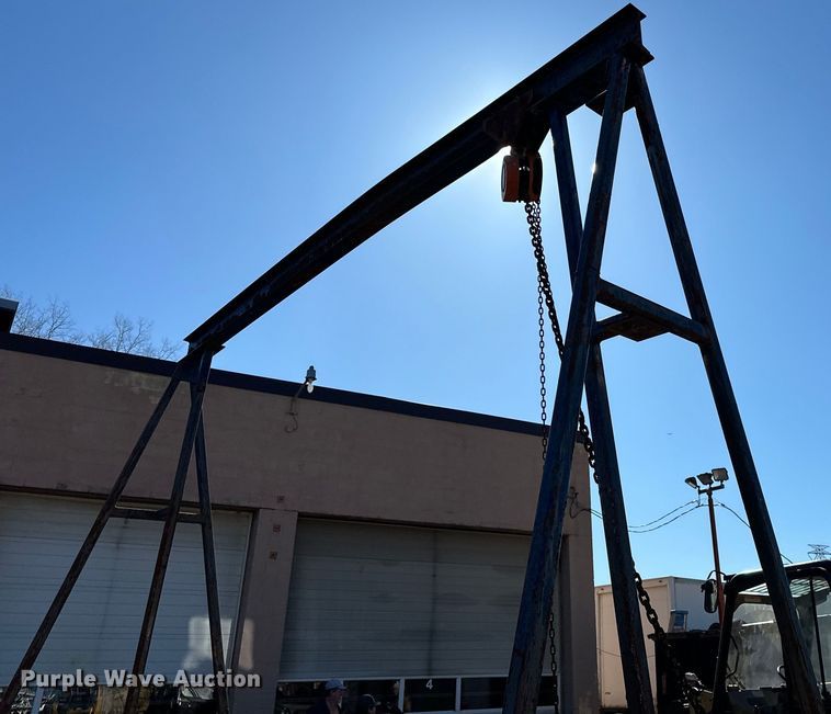 image for item DQ0735 A-frame hoist